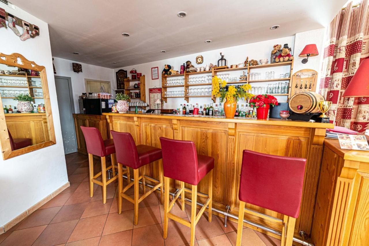 Hotel Restaurant La Source Алос Екстериор снимка