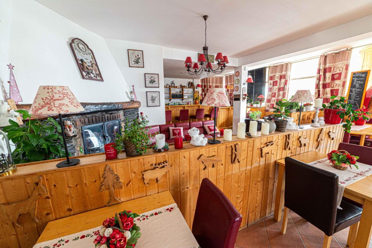 Hotel Restaurant La Source Алос Екстериор снимка
