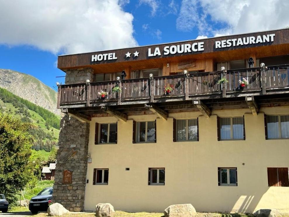 Hotel Restaurant La Source Алос Екстериор снимка