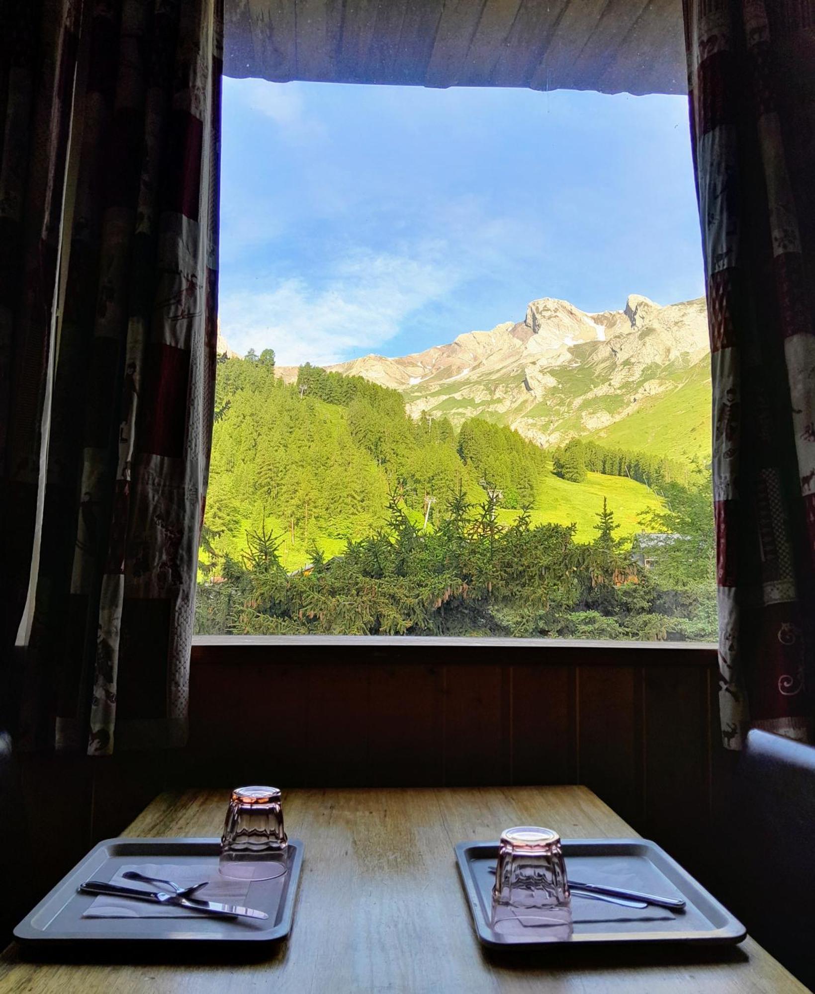 Hotel Restaurant La Source Алос Екстериор снимка