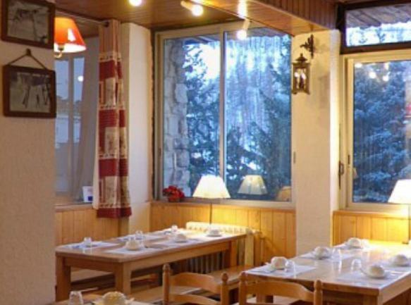 Hotel Restaurant La Source Алос Екстериор снимка